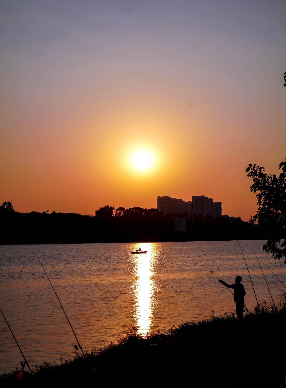 下联：威扬四海八荒。

（题图来自网络）