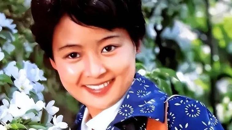 69岁张瑜泣诉半生：名利登顶，不及人间烟火
 
她是八十年代的国民女神，以一部《