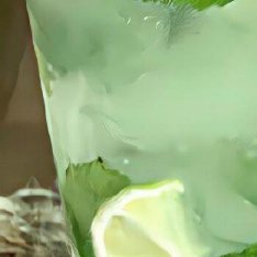 温柔以待，善意相伴，便是对生活最好的回应。每日留一份善念在心底，付诸一份善举在日