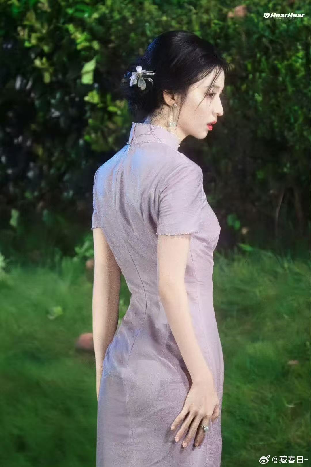 王楚然女人中的女人雨中旗袍撑伞的造型好美吧！眉眼间藏着烟雨朦胧的温柔，清冷又带着