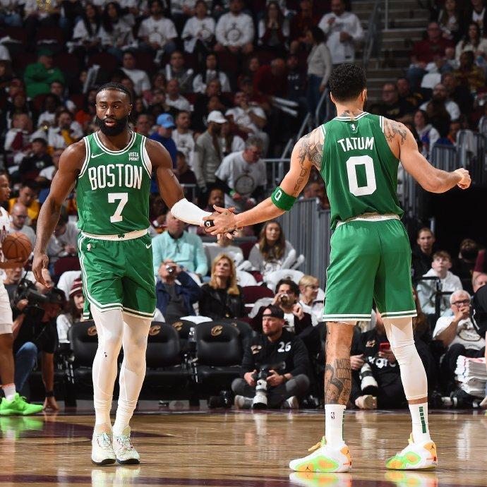 #凯尔特人3比1骑士#哪怕米切尔缺席，凯尔特人轻松战胜骑士，率先拿到东部半决赛的