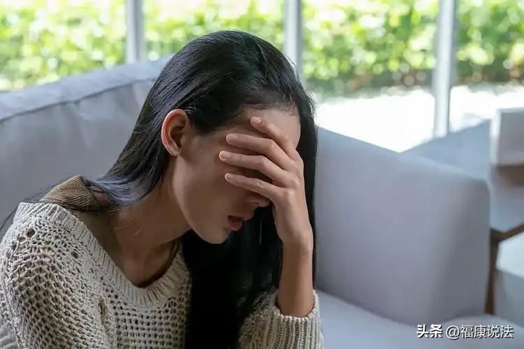 “这爹是真坑闺女啊！”海南海口，女子收到一条短信银行存款被查封、冻结，说她欠50