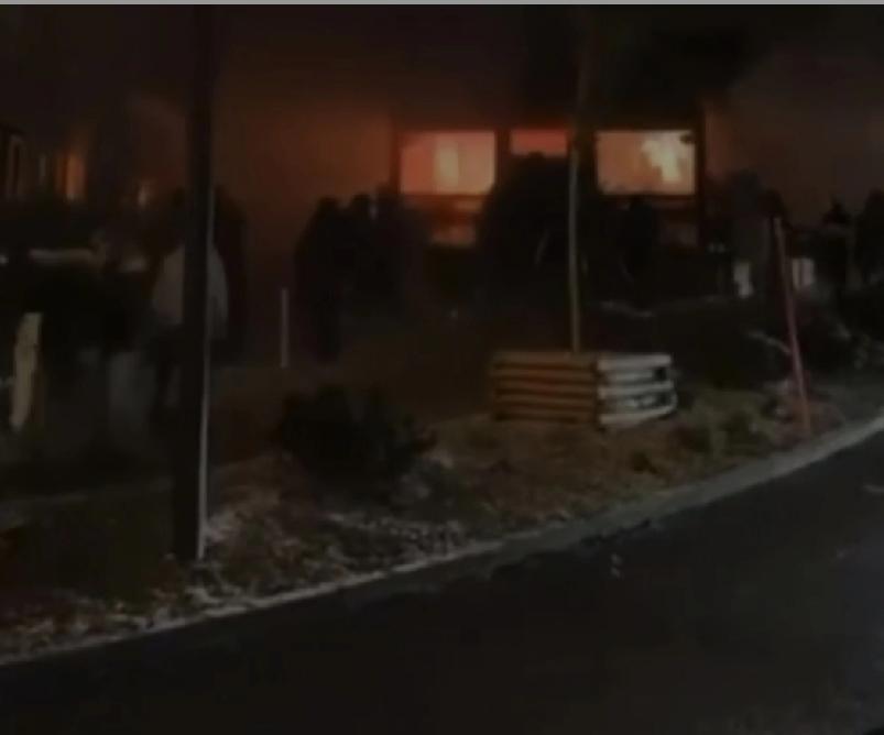 快汛！端士一滑雪胜地克朗一蒙大拿一个酒吧跨年夜过得真惨！
2026年1月1日凌晨