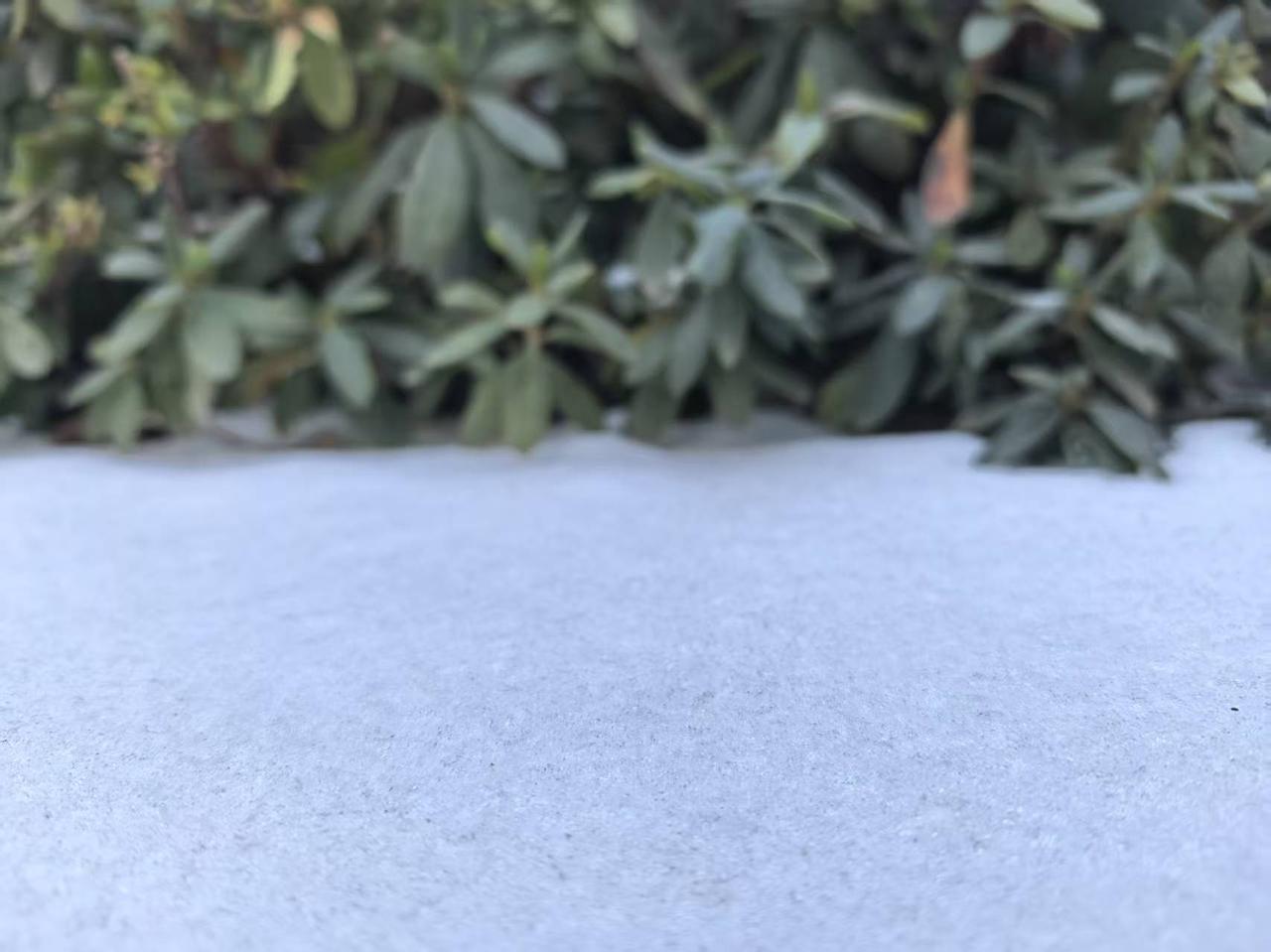 上联：大寒之日南房暖
下联：小寒过后北风停
大寒之日南房暖作上联，描绘了在寒冷的