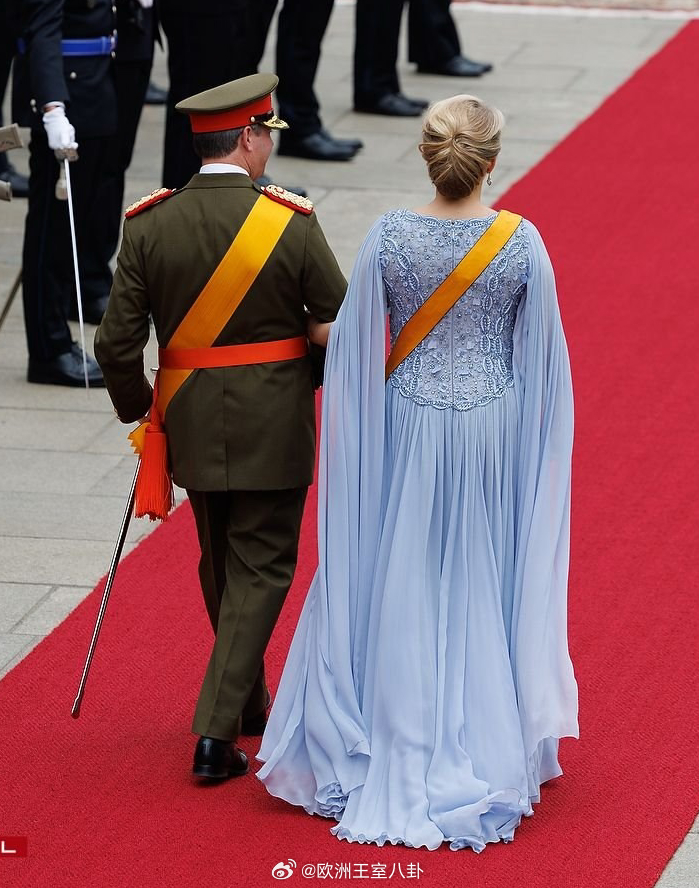 老照片 礼服背面321-卢森堡斯蒂芬妮；2-荷兰玛克西玛；3-比利时伊丽莎白、荷