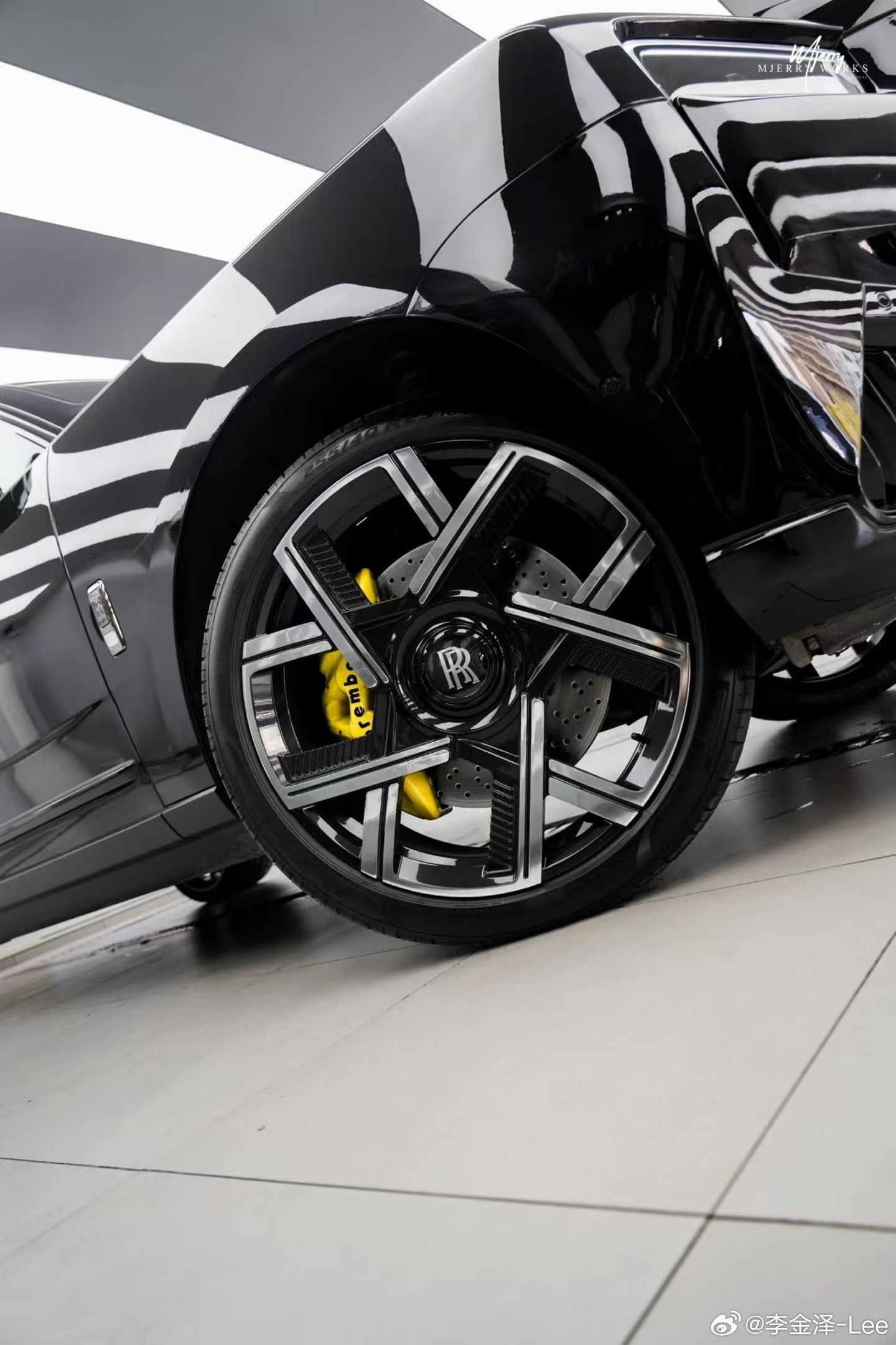 邻居大哥给他的库里南升级了一套Brembo[doge]哥说怕有些时候踩不住[允悲