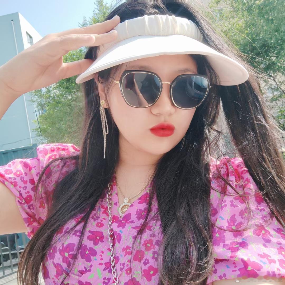 #为什么大家拍照喜欢开美颜#美颜里的我更加自信，美颜功能让你变心情，你信你也试试