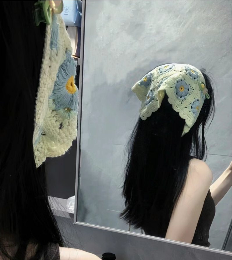 个个都说不结婚 结果就我听进去了 都说不急 结果请帖是一张接着一张的发给我 . 