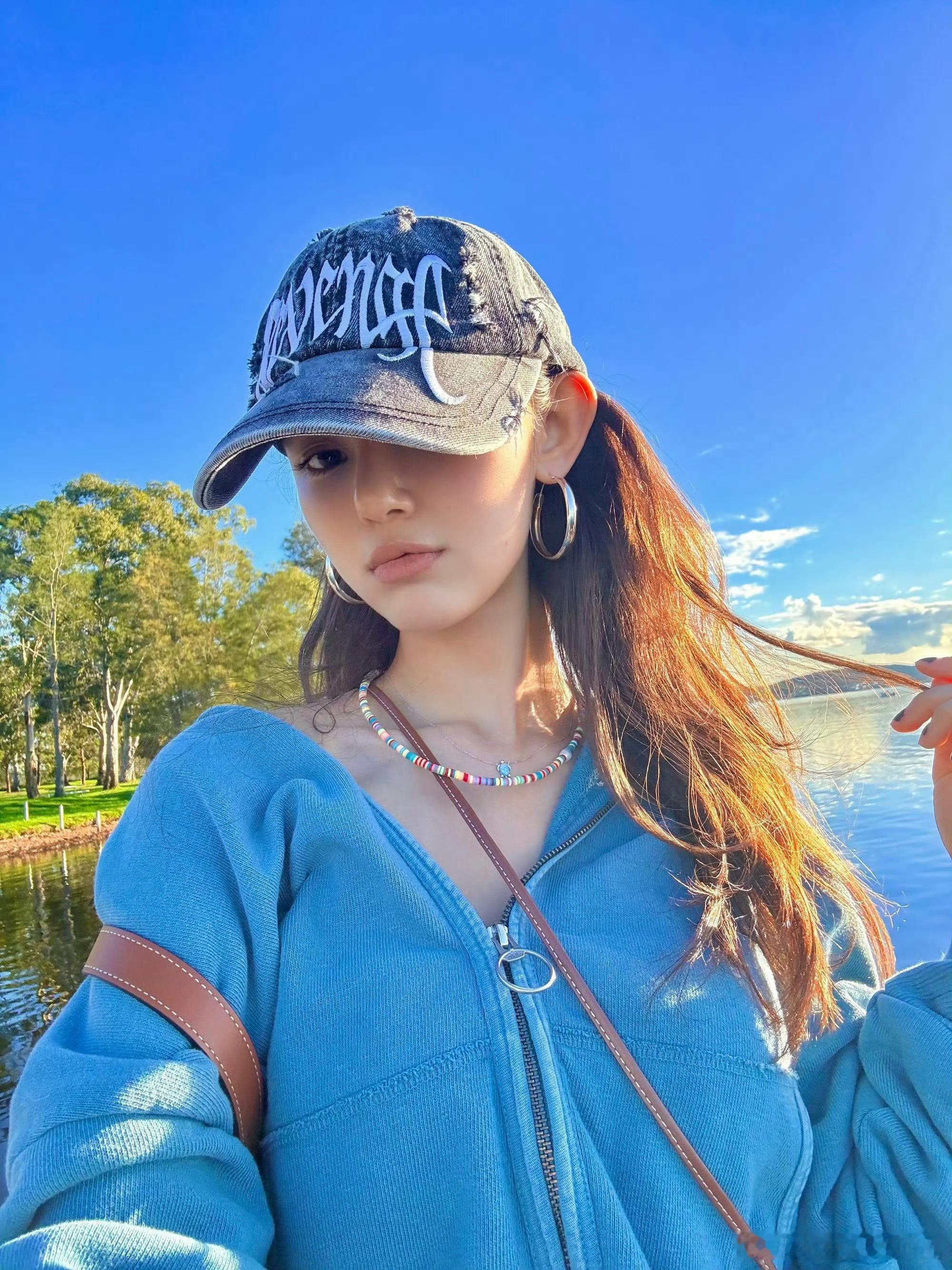 丹尼尔出道4周年发文Danielle在NewJeans出道四周年Ins更新 🥹