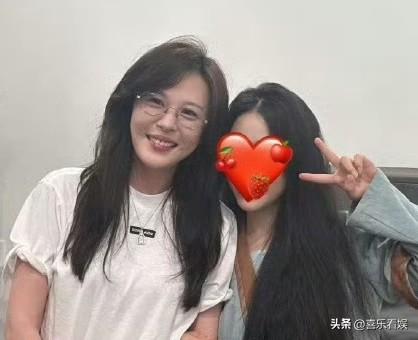 李金铭，罕见露面！
 
7月1号，李金铭又突然冲上了热搜，这次与之前闹得沸沸扬扬