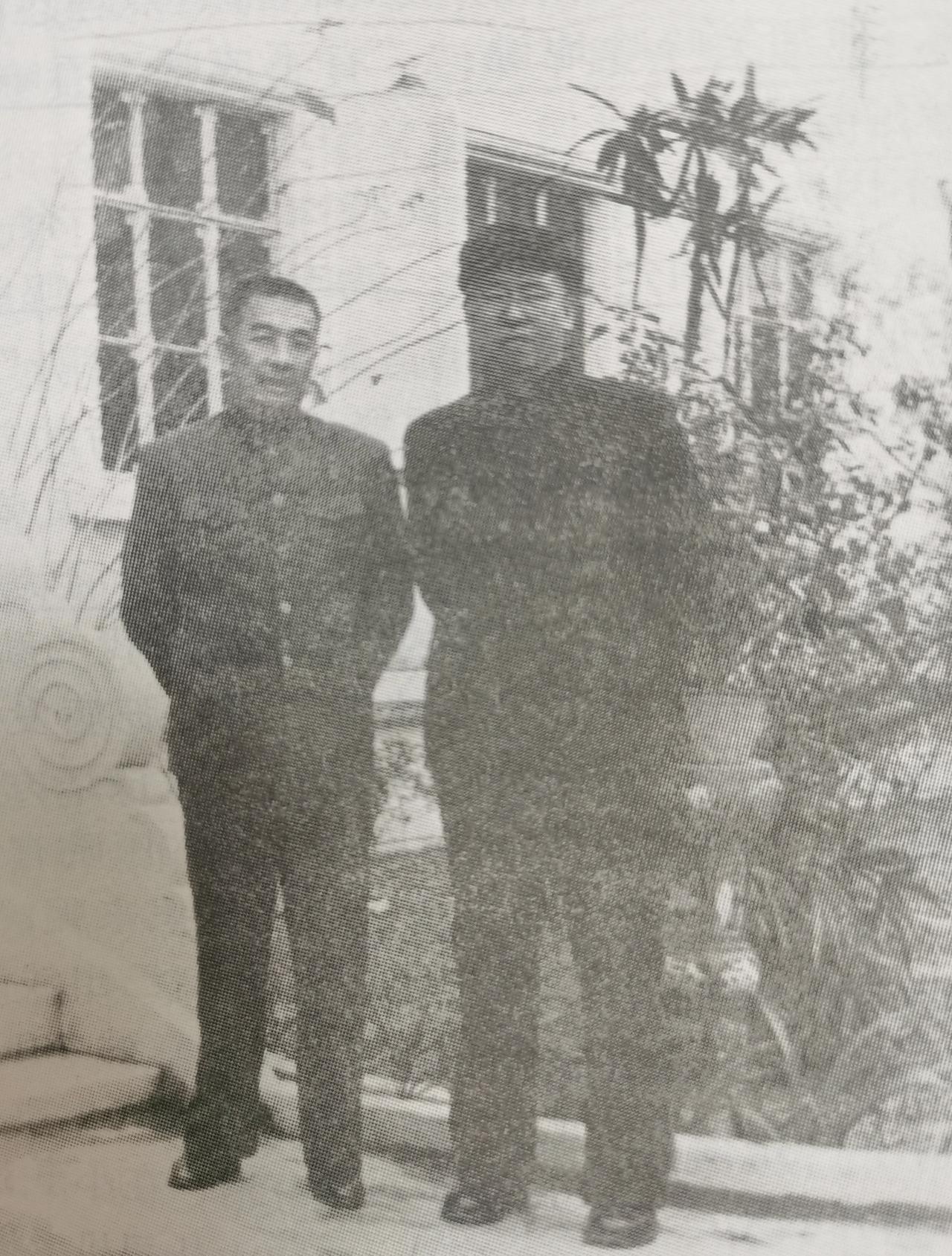 1957年，原第四野战军政委和政治部副主任在漳州合影留念。他们1932年相识于漳