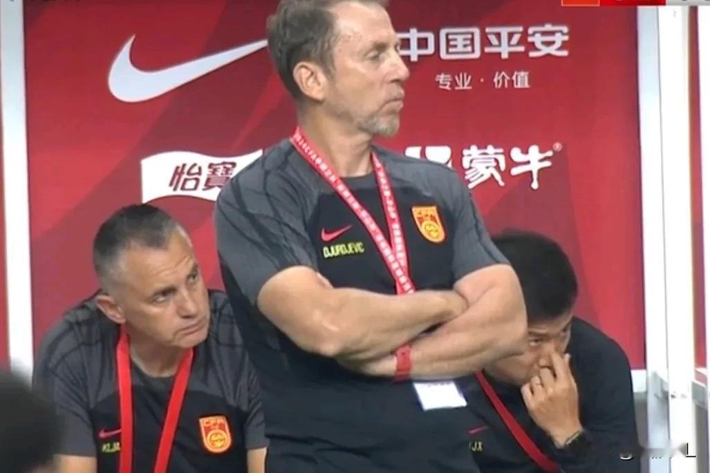 久尔杰维奇比伊万科维奇更适合国家队，当初有现成的，而且他也表示过执教国足的意愿，