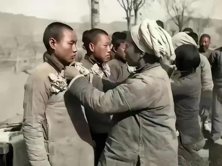 这是拍摄于1941年的一张照片，面对日军侵略，为了不让鬼子渡过黄河，陕西百姓主动