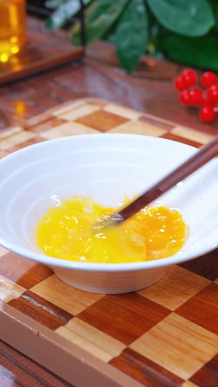 锅包山药酥。
你做梦都想不到，只需要把山药放在馄饨皮上，再给它包裹起来，出锅就是