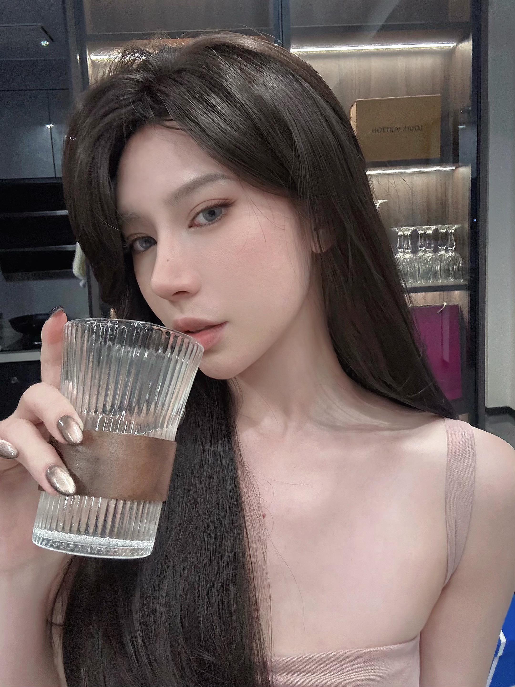 眼里只有对自己的欣赏