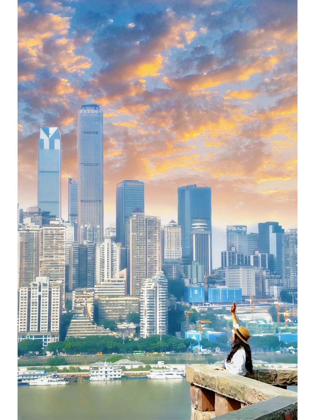 不要再去洪崖洞人挤人，这个小众公园超出片