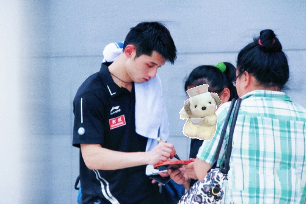 【小科】低头的、认真签名的侧影 