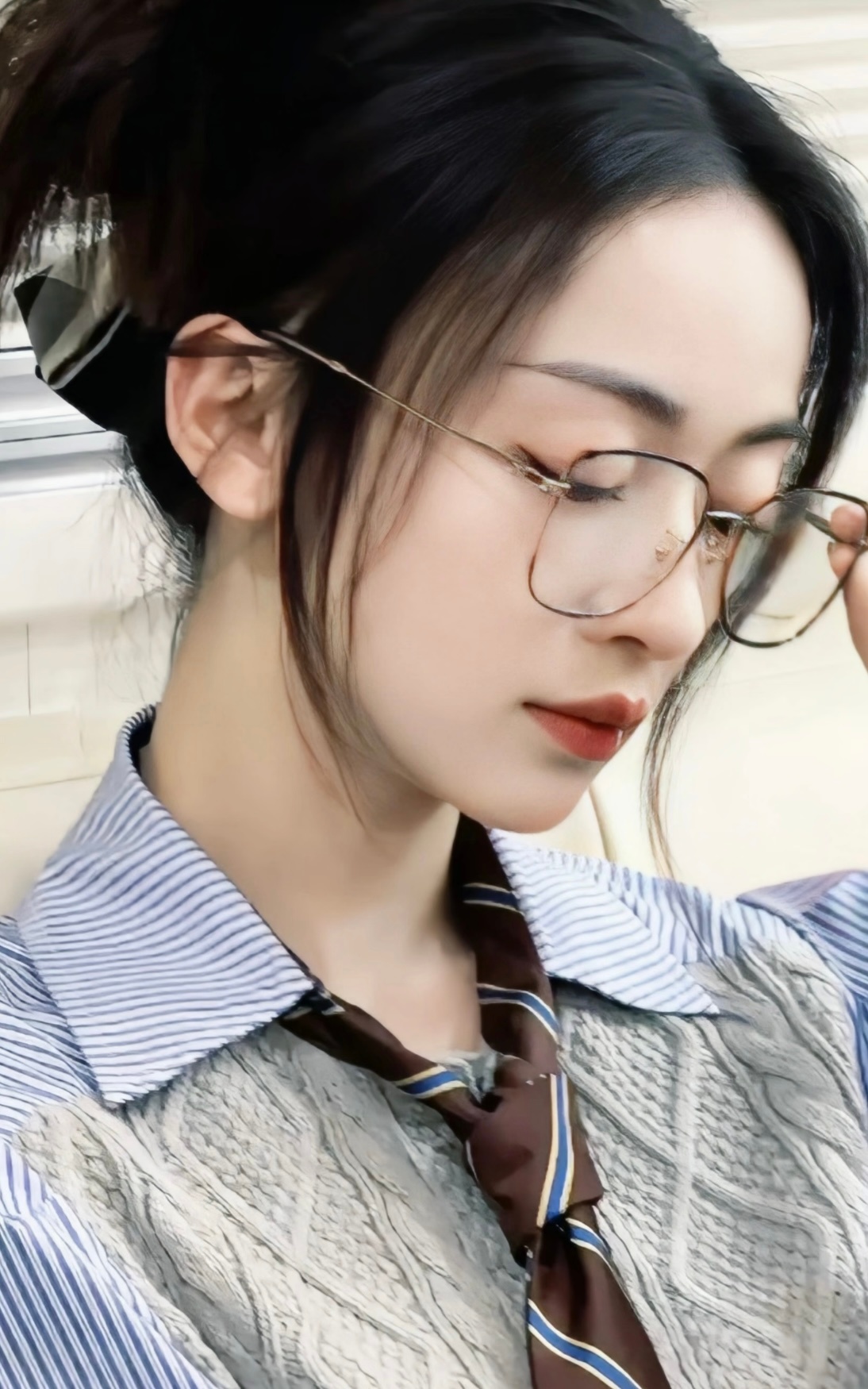吴谨言新剧扔真蛇太佩服姐姐的胆量了真的是为了《御廷谣》付出了很多吴谨言