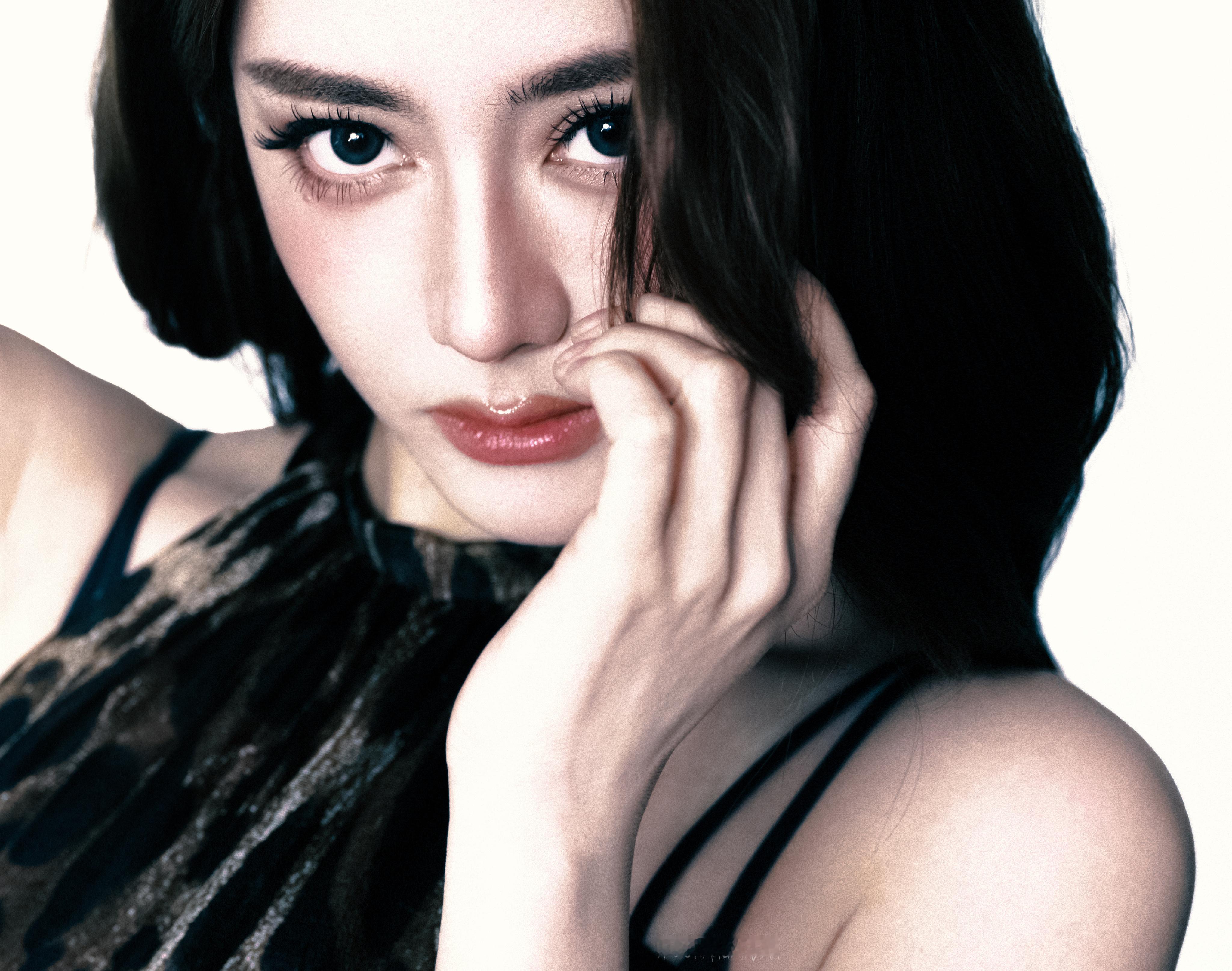 迪丽热巴钰珑 dlrb 迪丽热巴功夫女足 dlrb 迪丽热巴卫蓝“小时候的快乐和