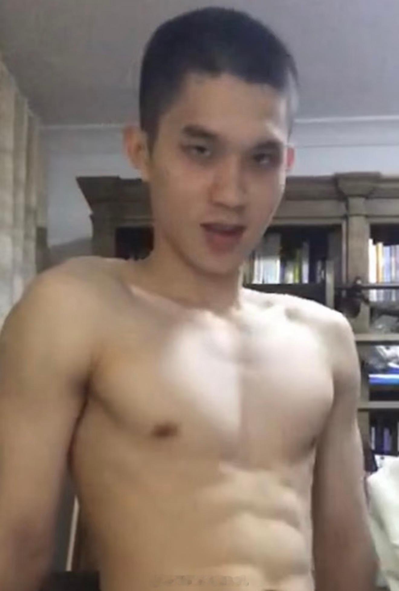 这黑眼圈怎么这么严重了 ​​​