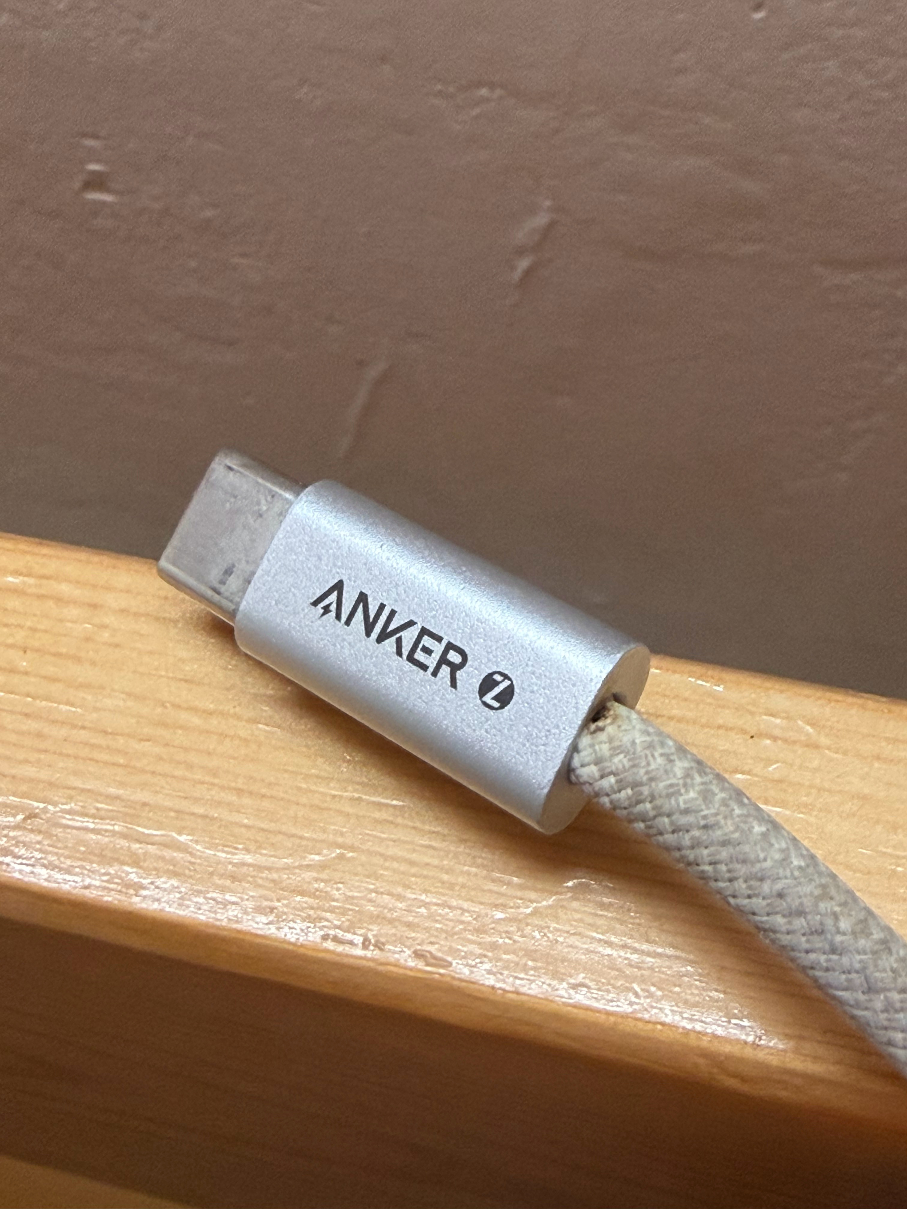 用的ANKER 的数据线今天突然就冒烟了OMG，你吓到我了还好发现及时，家还在安