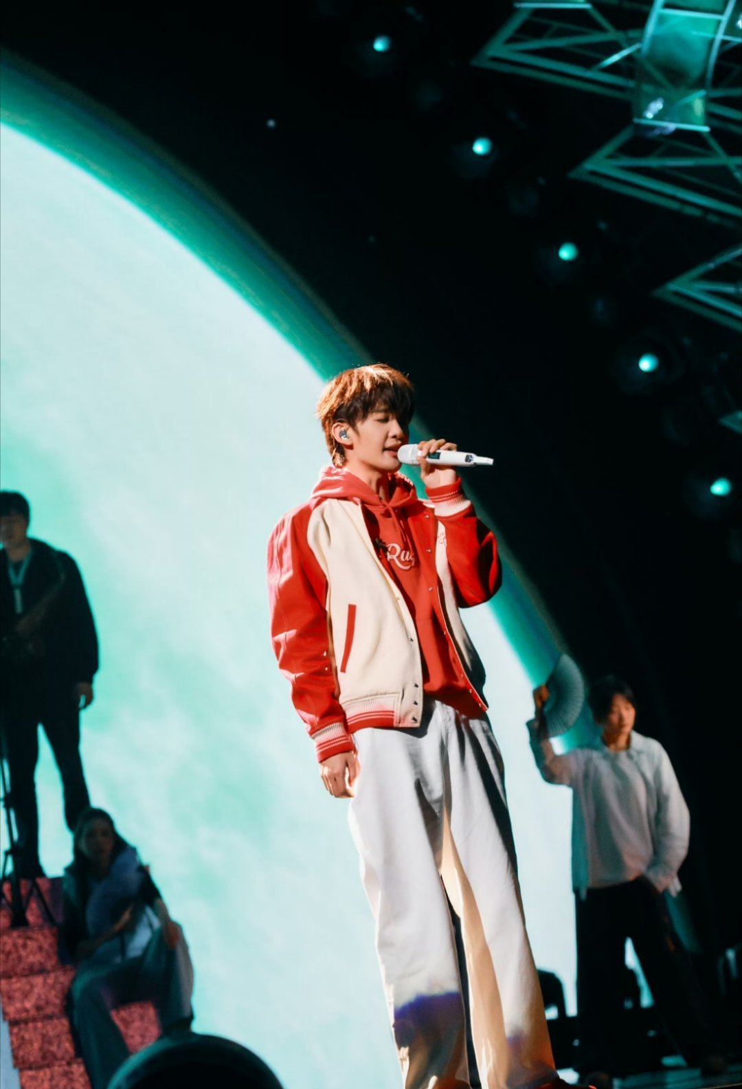 王赫野咋这么可爱！！世首萌来的！！大东北~是野的家乡~ 