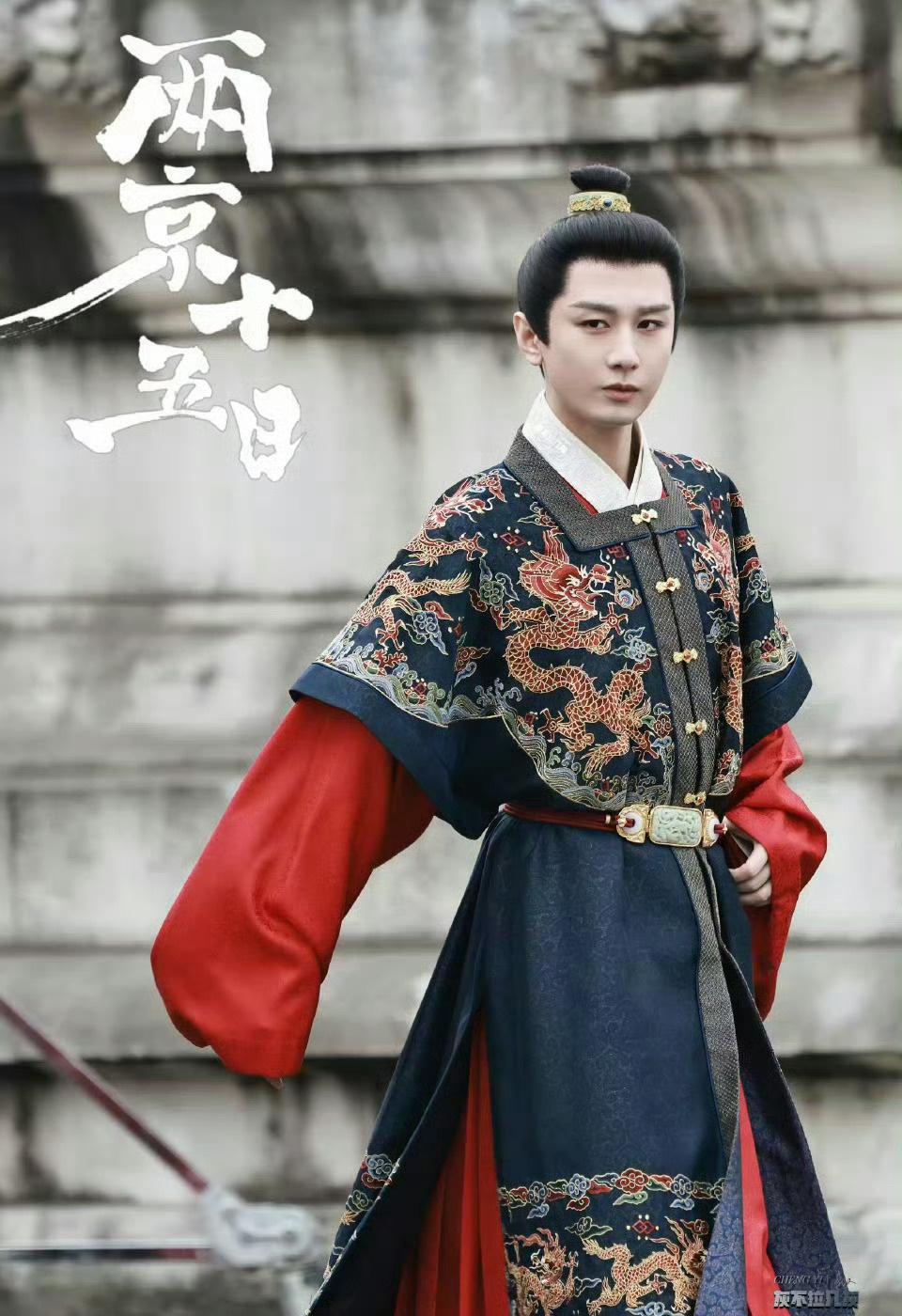 喜欢看你春风般的笑容，喜欢看你夏雨般的身影，喜欢看你秋月般的眼神，喜欢看你冬雪般