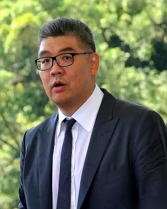 蓝营当年把最稳的宝座，台北，几乎是闭着眼都能赢的局，交到了连胜文手上。
所有人都