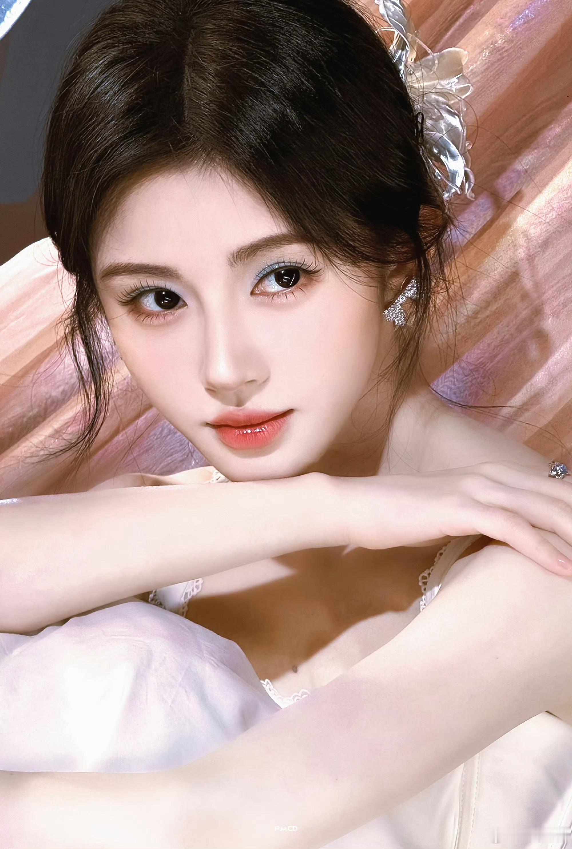 男的升咖就是快哈[允悲]和鞠婧祎叫板了都[允悲][允悲] 但是娱乐圈尊重长辈不懂