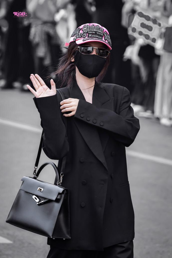 虞书欣粉帽虞书欣总裁妈咪来上班了虞书欣总裁妈咪来上班了！虞总下午好，不知道虞总还