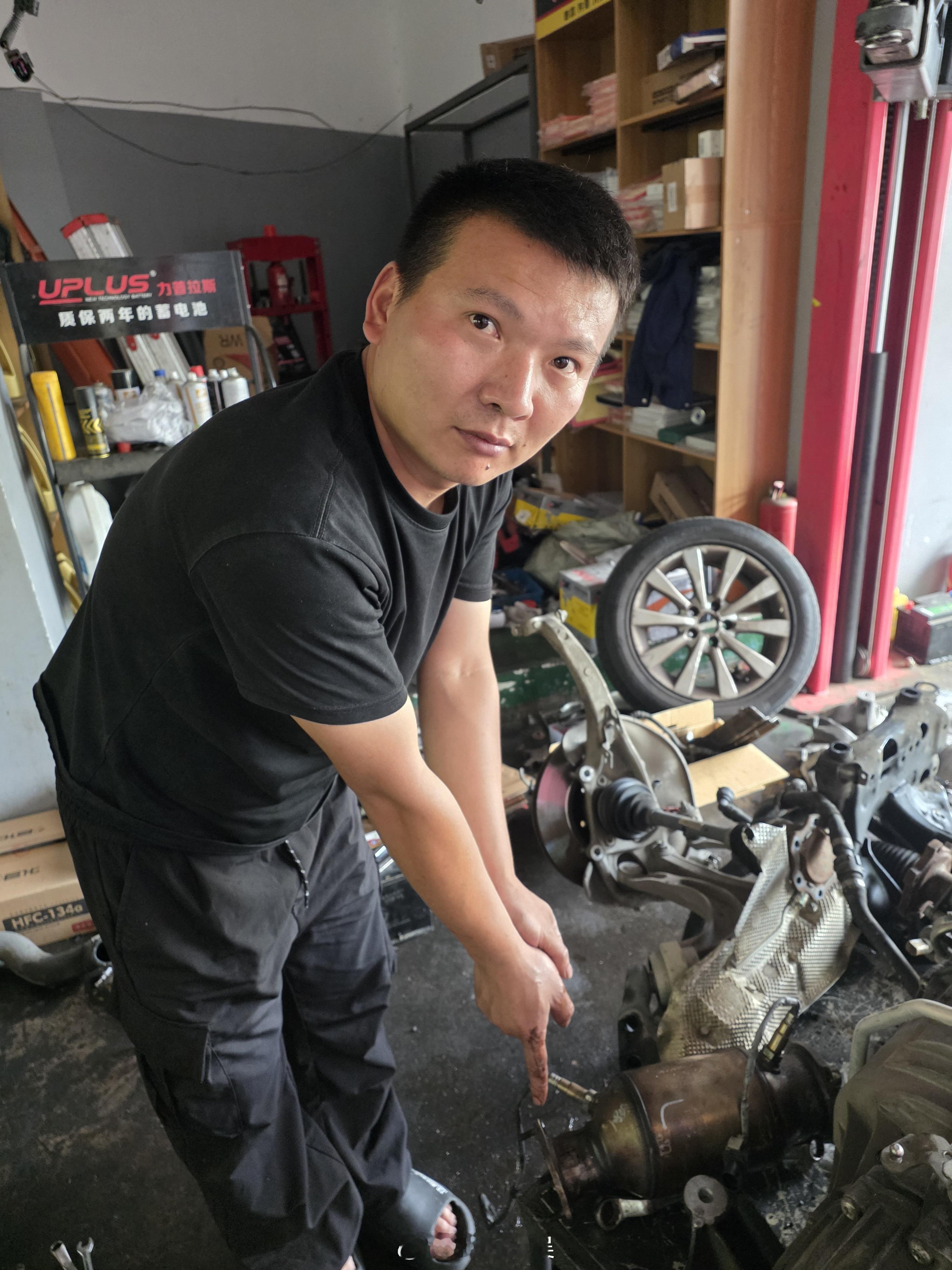 汽修罪犯指认现场图 