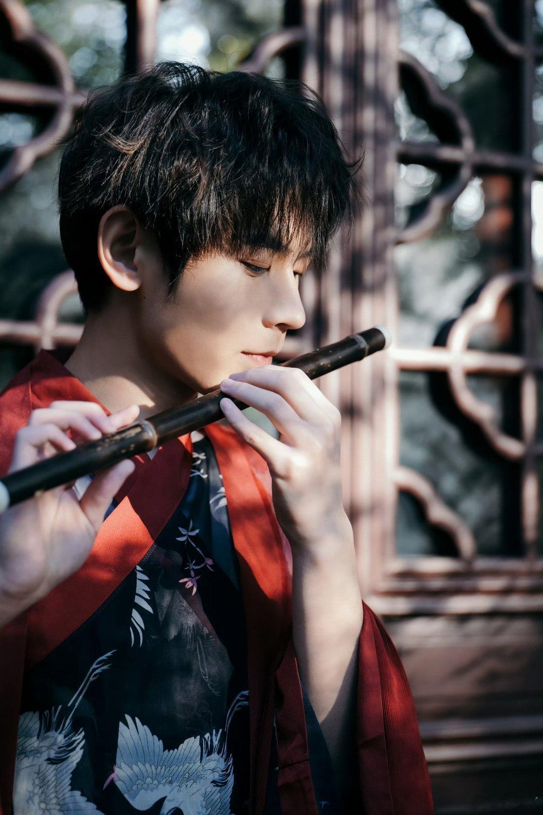 无畏NoFear 🍑心光自为引多远都无畏 剑眉星目的古装美男子