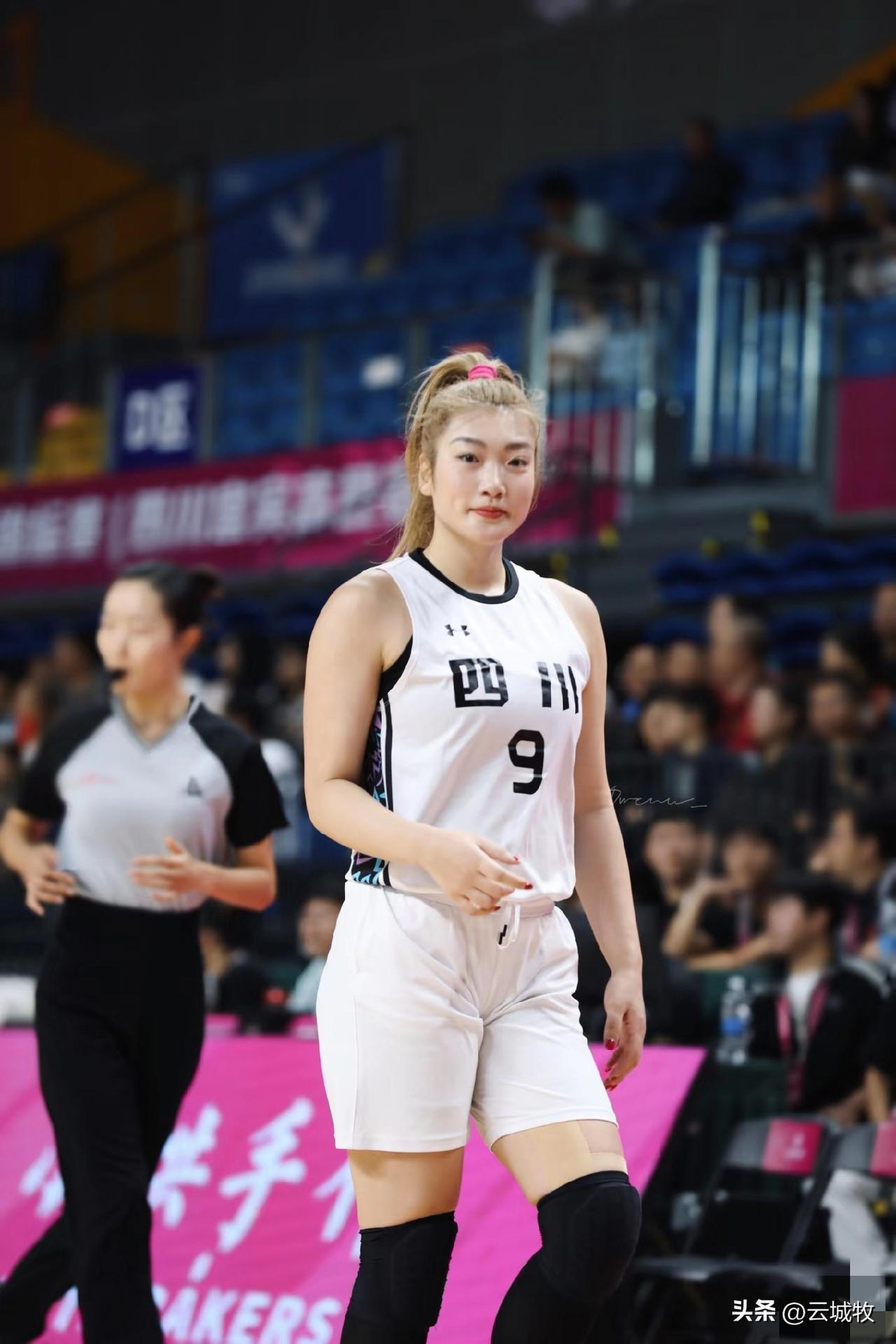 现在看李梦加盟土耳其女篮超级联赛，可能性几乎为零！
本赛季李梦没有和老东家四川女