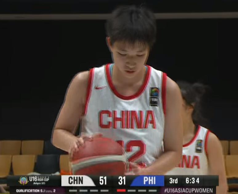 U16女篮的这个刘瑞应该算一个潜在的高后卫培养对象，看看国家队能不能注意到她，早
