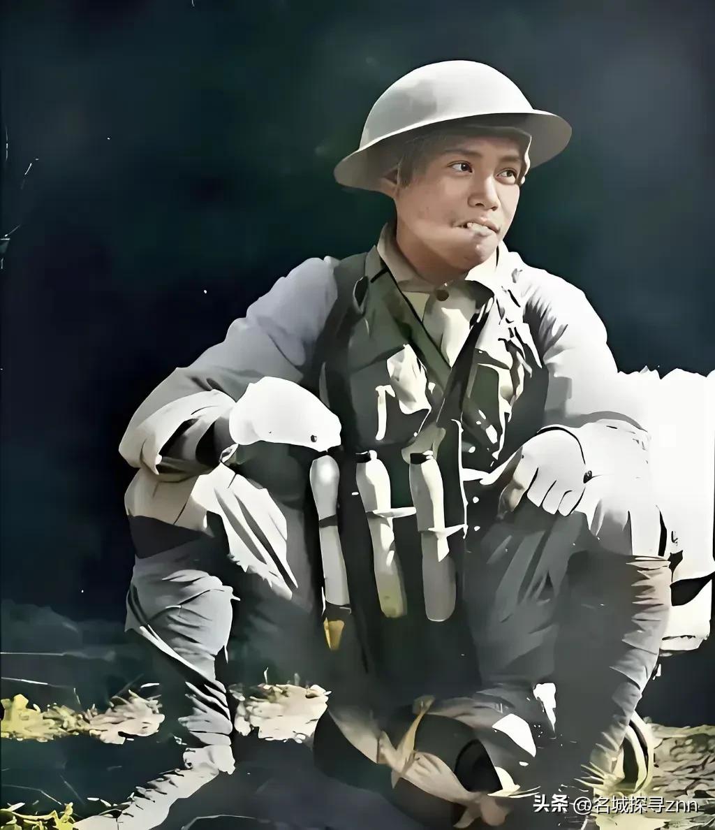 请记住这位英雄，抽完这支烟后不久，他就和日寇同归于尽了。​这张照片中的军人是桂军