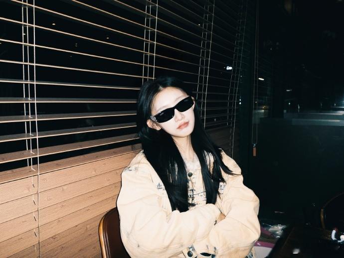 李奕臻演员3对抗路打野  演员请就位 看李奕臻在演员3的“对抗路打野”，头戴皇冠