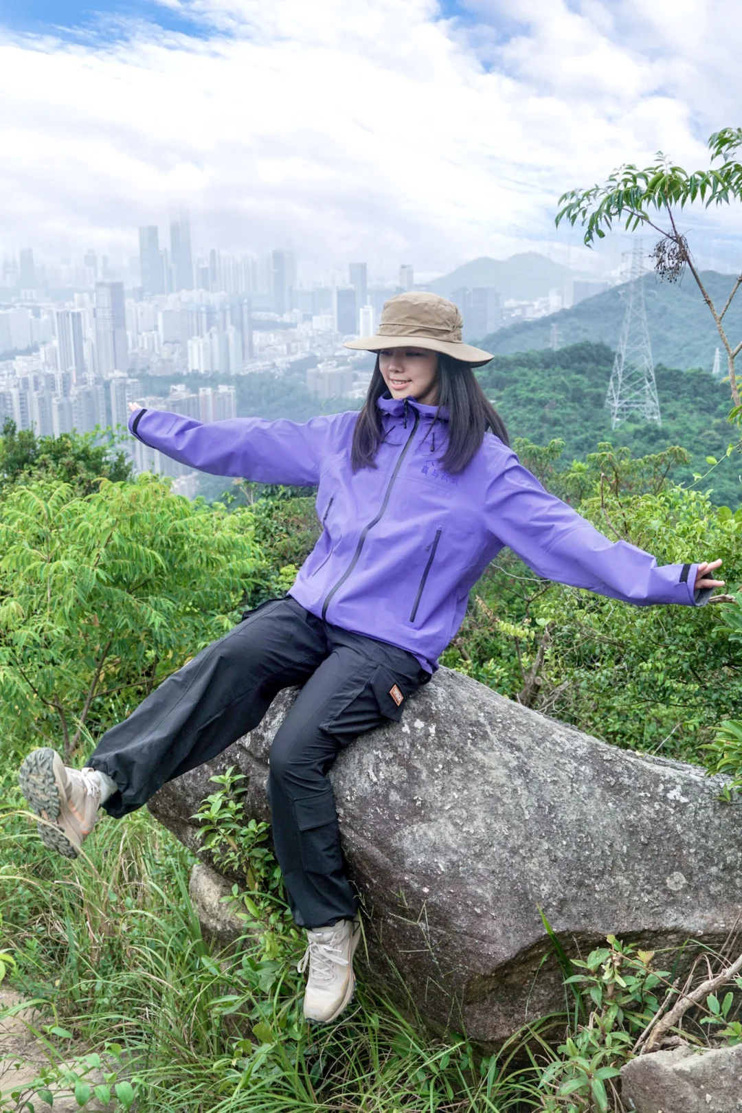 每一次都惊喜的梅林后山！紫色冲锋衣好出片