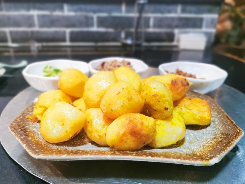 点赞别人作品时，我有时读有时不读。有次刷微头条，看到一张美食图片色泽诱人，没等看