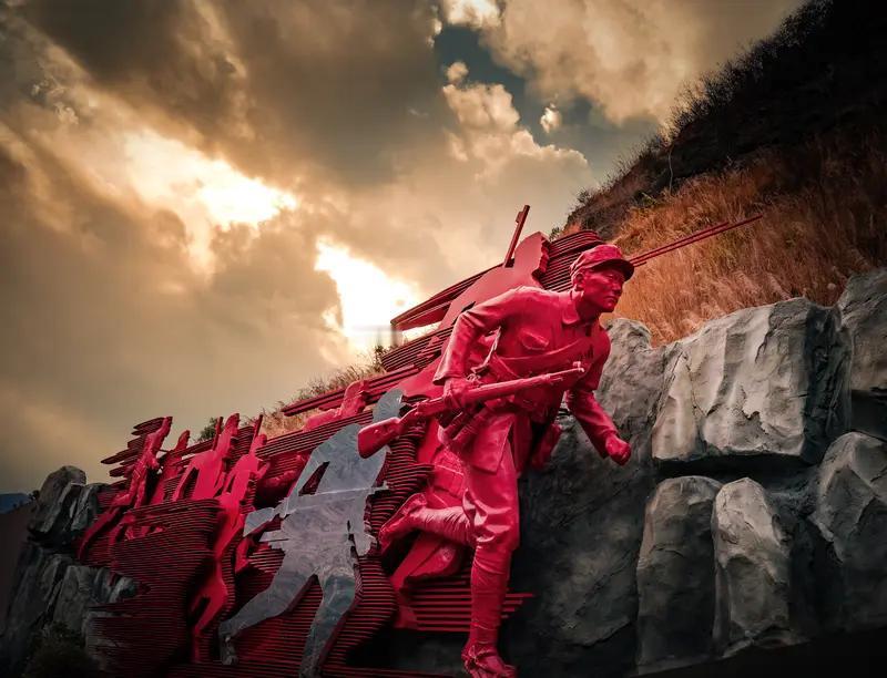 “黄草岭英雄连”阔别60余载迎回荣誉战旗：第72集团军某旅“黄草岭英雄连”（原志