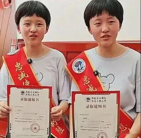 厉害了山东双胞胎姐妹。姐姐赵国颖高考考了657分，妹妹赵国玉考了652分，两人不