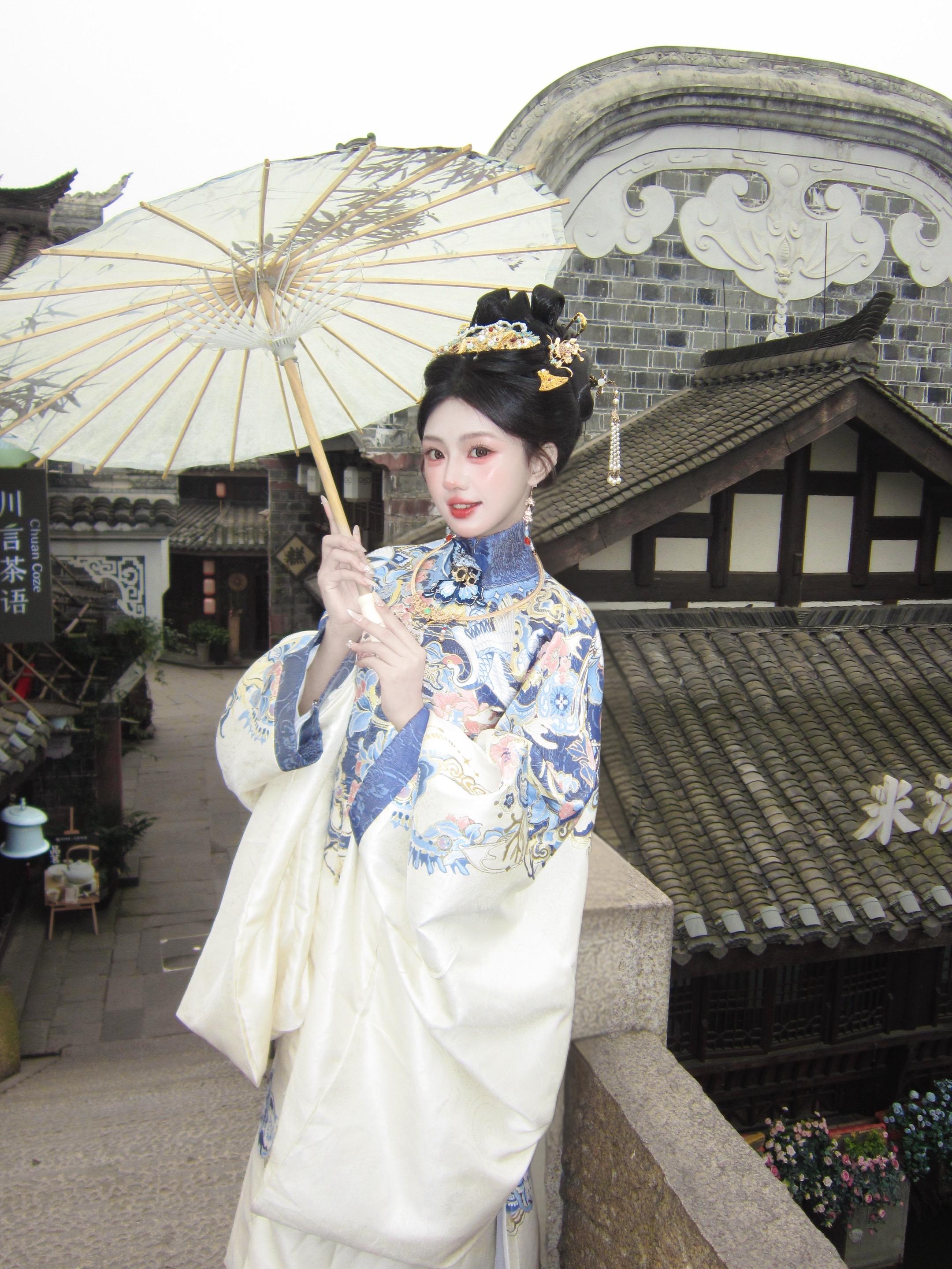 天青色等烟雨而我在..在等你💙青花瓷明制上线啦❗️❗️