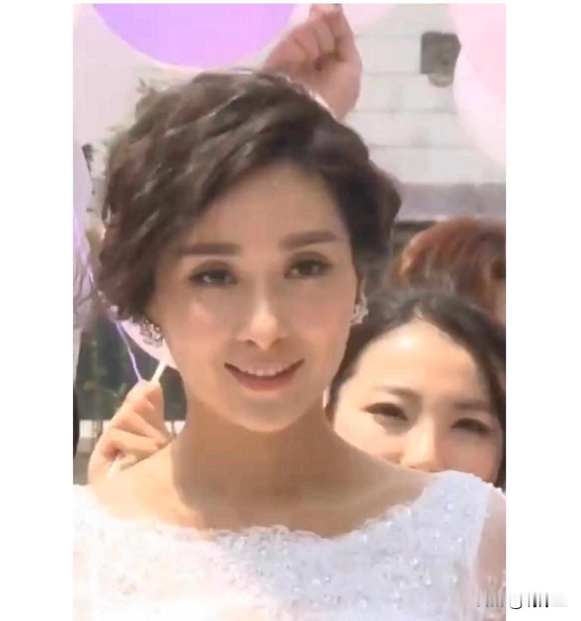 明星刚不过资本的最好证明！
杨恭如这辈子就被那一耳光毁了
刷到50岁的她参加活动