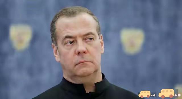 彻底决裂了！
俄罗斯安全会议副主席梅德韦杰夫公开表示，有情报显示英国和法国想提供