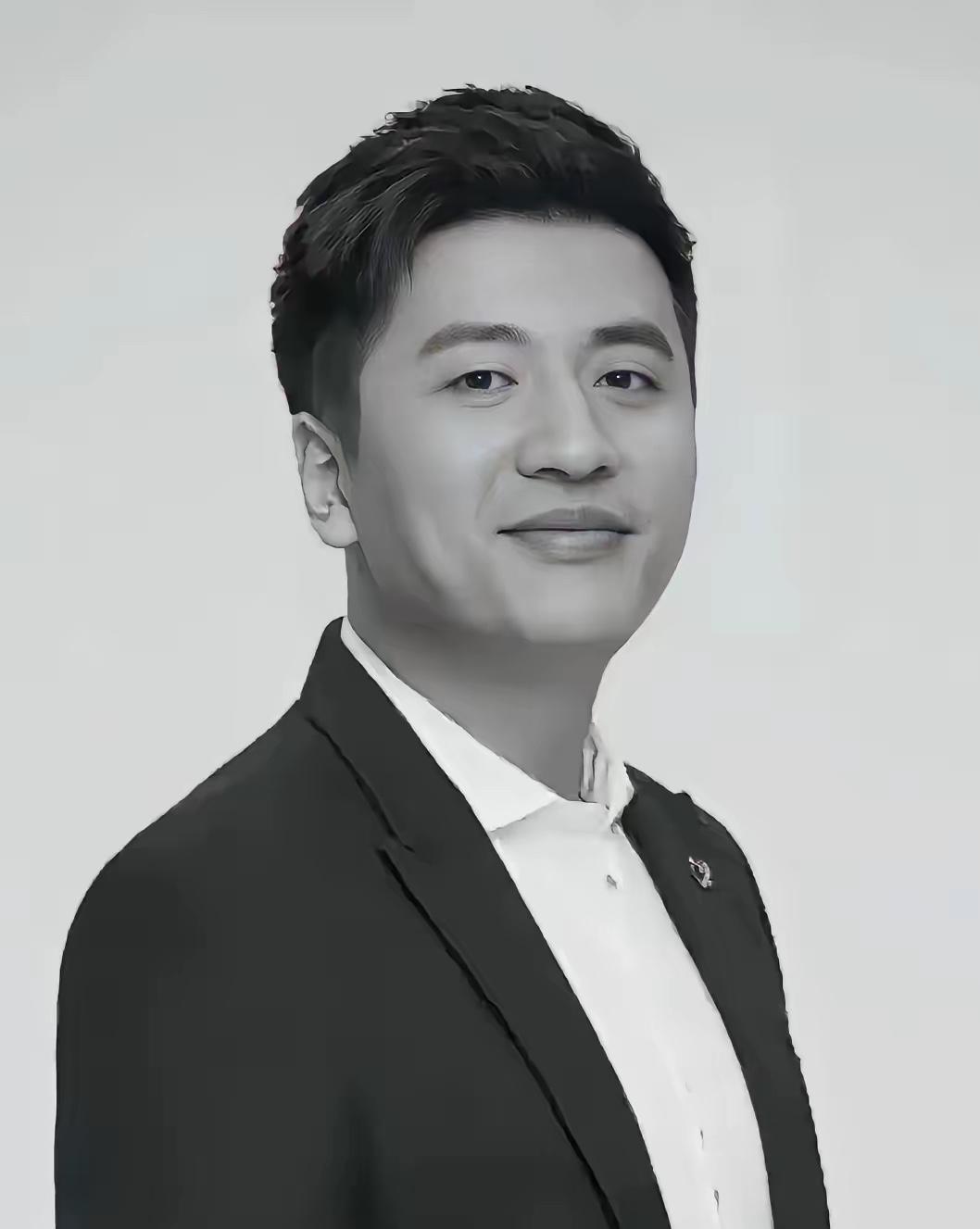 好奇查了下张雪峰的出身。
不查不知道，
一查才知道，张雪峰根本不是资源咖，他就是