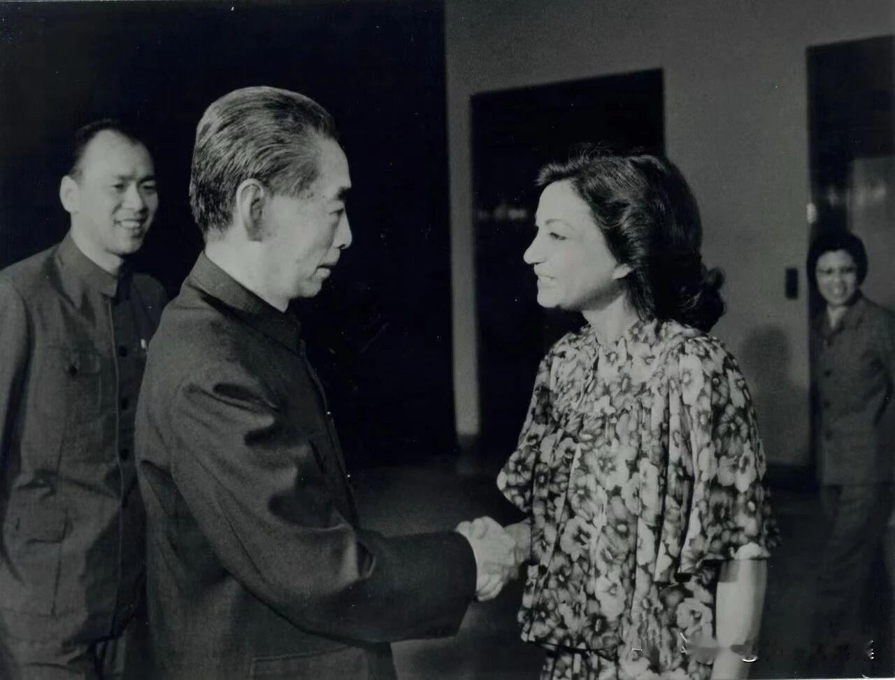 【周总理历史上的今天——5月19日】
1975年5月19日下午，国务院总理周恩来