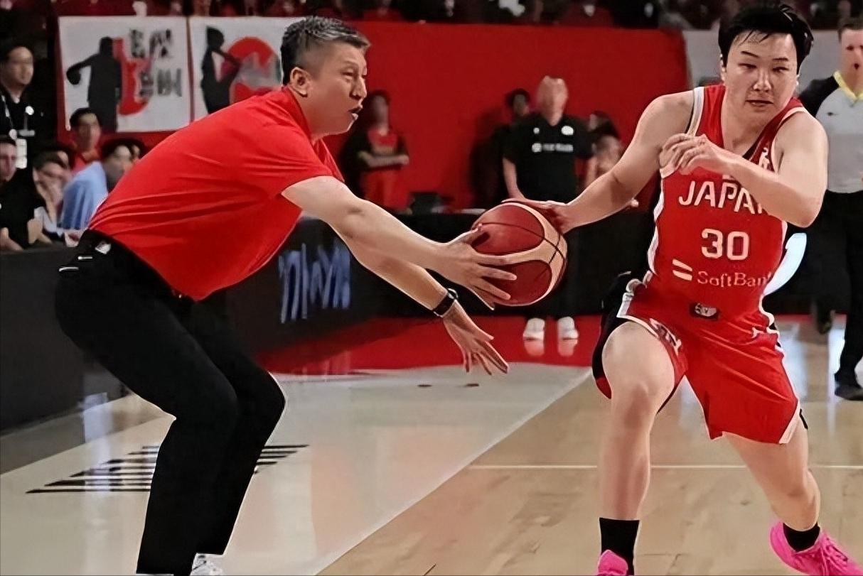 近日，中国男篮主帅郭士强在全明星赛期间首度公开回应与日本队比赛中的"抢断"争议，