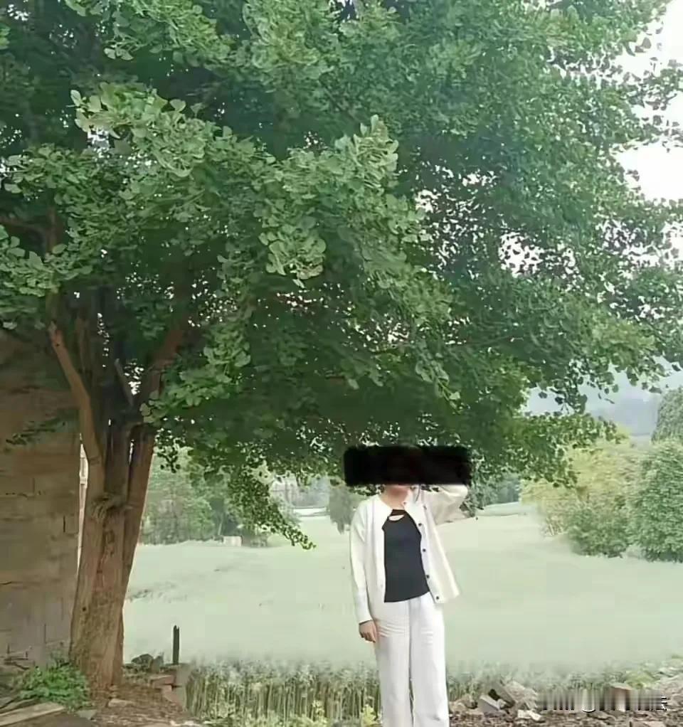 这是恶魔！云南曲靖，一个15岁女孩在外面玩耍之后打算回家时，其14岁的男同学主动