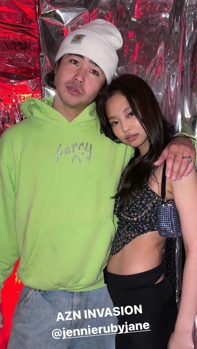 多家媒体报导称金珍妮 Jennie 与 Nico Hiraga 在加拿大温哥华被