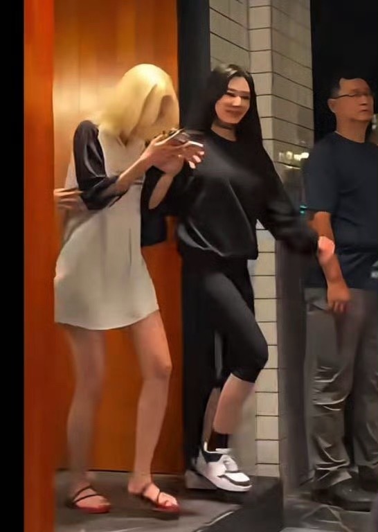 ？这玩意一天快25w赞 宁老侃明显逃避觉得自己几天后祝福没问题 昨晚吃饭故意搂金