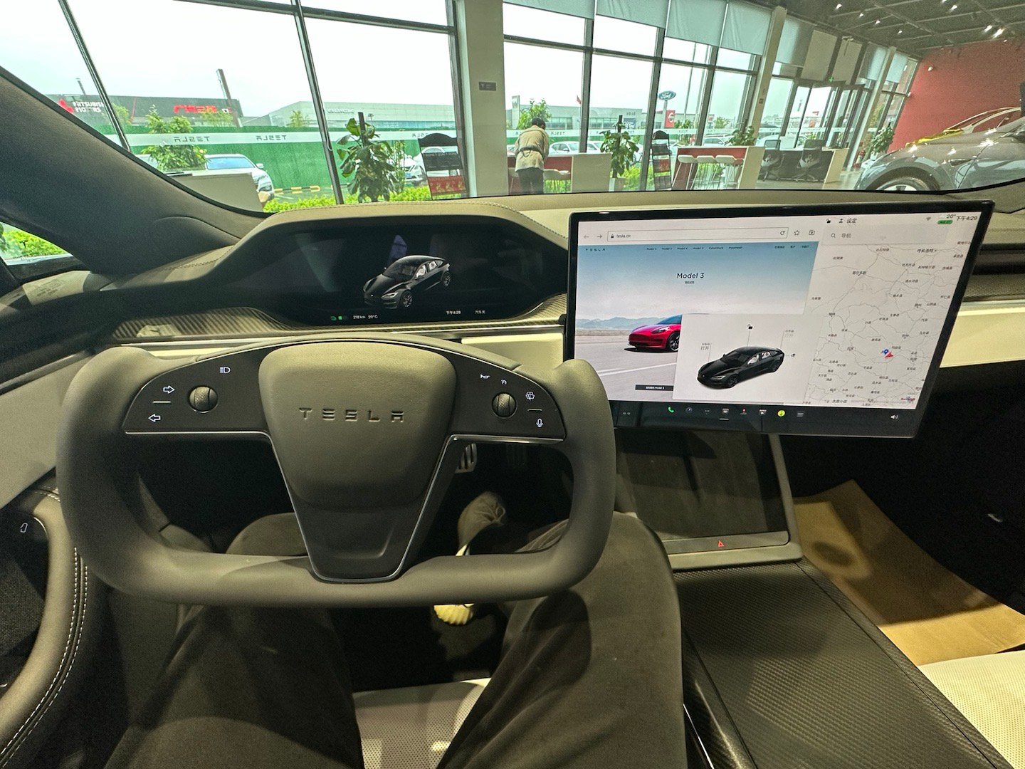 路过，来看看新款Model S，像极了大号3[笑cry] ​​​